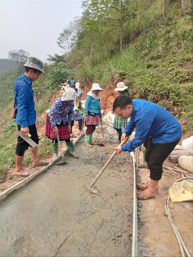 Gian khổ đi trước, hưởng thụ đi sau - Bài 1: Bí thư Đoàn xã bày sinh kế giúp dân thoát nghèo ảnh 1