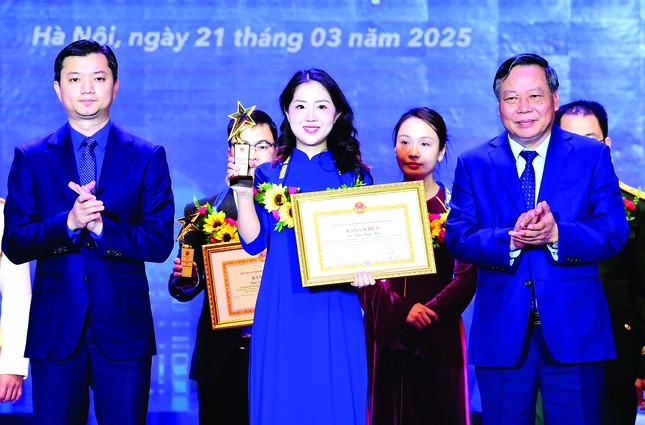 Ngọc nữ khoa học ảnh 1