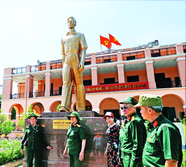 Như có Bác trong ngày thống nhất ảnh 2