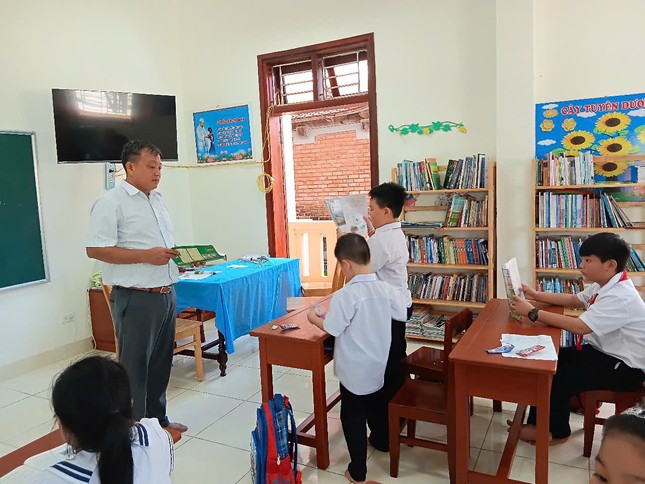 Ở Trường Sa, sách như cây xanh ảnh 2