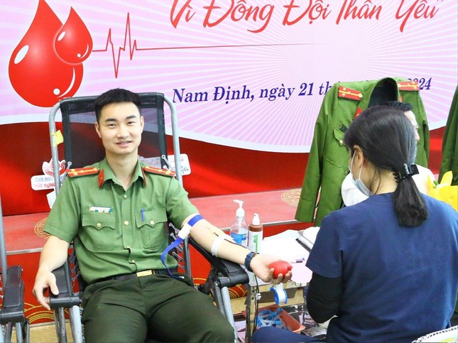 Thầm lặng lập chiến công ảnh 1