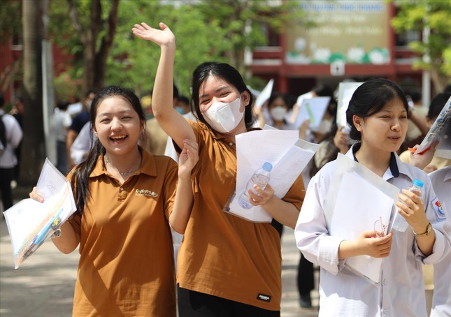 Nên giao kì thi tốt nghiệp THPT cho địa phương ảnh 1