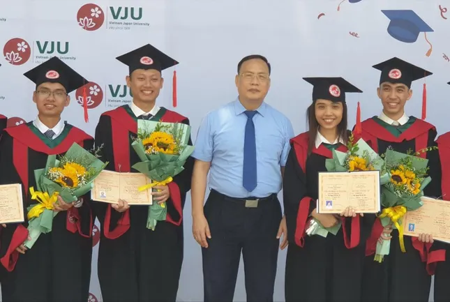 Chuyên gia lí giải việc nhiều trường đại học bỏ tổ hợp C00 ảnh 1
