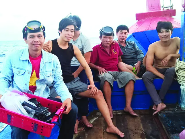 Làm báo &apos;hai tay hai súng&apos; ảnh 2