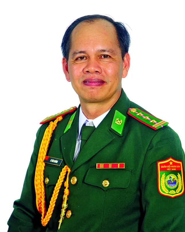 Làm báo &apos;hai tay hai súng&apos; ảnh 1