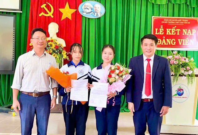 Những đảng viên trẻ tiên phong ở Tây Nguyên - Kỳ cuối: Sức bật từ những &apos;hạt giống đỏ&apos; ảnh 1