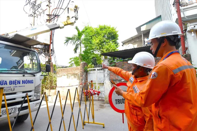 Không để mất điện, thiếu nước cao điểm nắng nóng ảnh 1