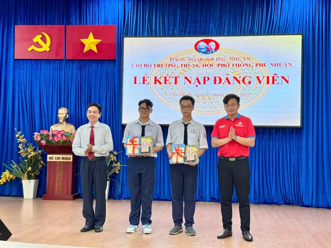 Ươm &apos;hạt giống đỏ&apos; từ chiến dịch Hoa phượng đỏ ảnh 1