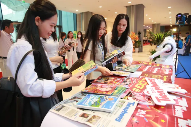 Trò chuyện với &apos;nhà báo&apos; AI ảnh 2