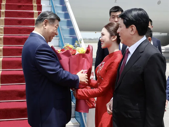 Hoa khôi Ngoại giao với duyên nghề báo ảnh 1
