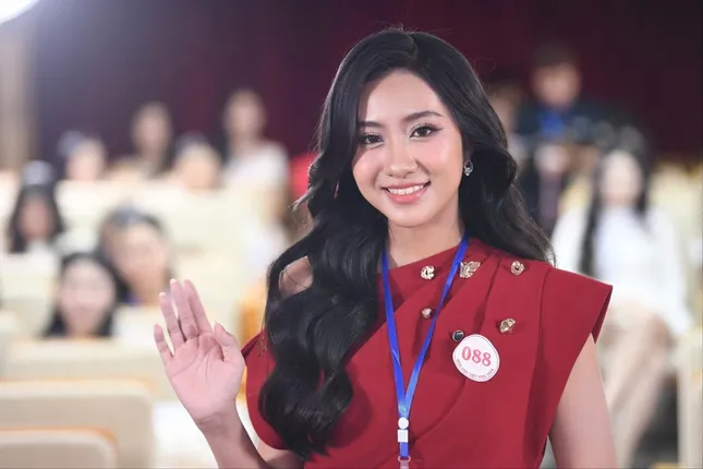 Hà Trúc Linh - Hoa hậu không sợ AI ảnh 3