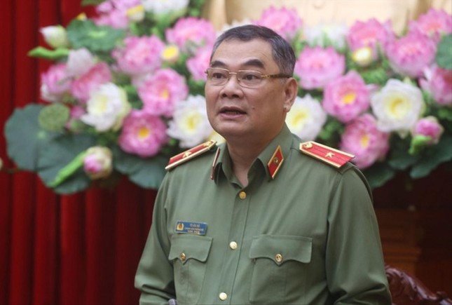 Lực lượng CAND năm 2020: Cùng dân chống dịch, vượt bão lũ ảnh 1