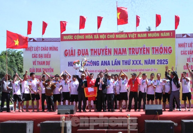 Tranh tài sôi nổi tại giải đua thuyền nam truyền thống ảnh 5