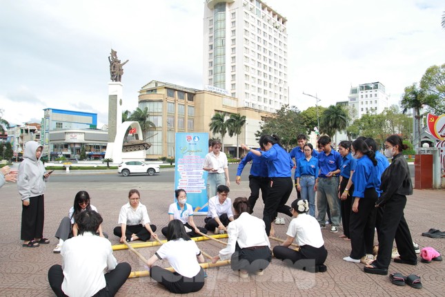 Sinh viên 5 tốt Đắk Lắk thử thách chạy trạm ảnh 6