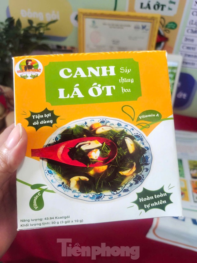 Hai nữ sinh trung học chế món canh độc đáo từ lá ớt ảnh 6