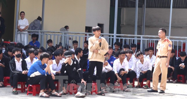 Tuổi trẻ Đắk Lắk góp phần xây dựng môi trường giao thông an toàn, thân thiện ảnh 1
