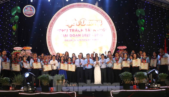 Tuyên dương 55 gương Phụ trách tài năng khu vực phía Nam ảnh 4