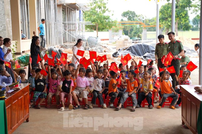 Tuổi trẻ công an trao sinh kế giúp bà con ổn định cuộc sống ảnh 3