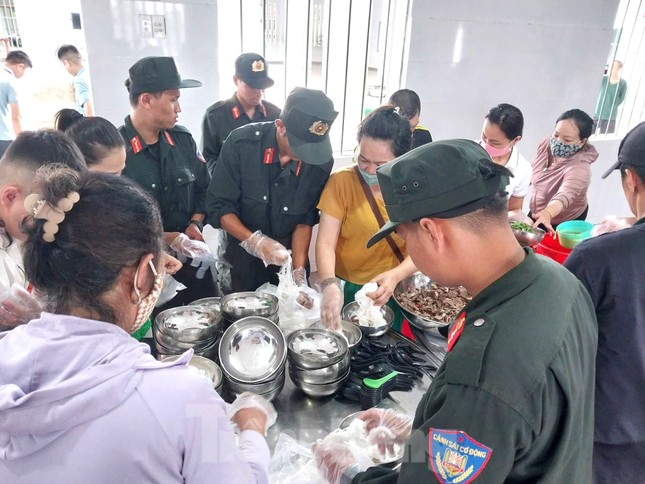 Tuổi trẻ công an trao sinh kế giúp bà con ổn định cuộc sống ảnh 5
