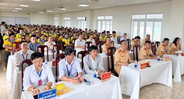 202 học viên tham gia kỳ sát hạch lái xe đầu tiên do Công an tỉnh Đắk Lắk tổ chức ảnh 1