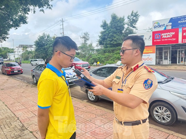202 học viên tham gia kỳ sát hạch lái xe đầu tiên do Công an tỉnh Đắk Lắk tổ chức ảnh 2