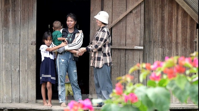 Những nữ trưởng buôn 9X cùng người dân xây dựng buôn làng, phát triển kinh tế ảnh 3