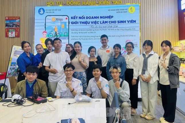 Sinh viên Đắk Lắk trải nghiệm và hội nhập ảnh 1
