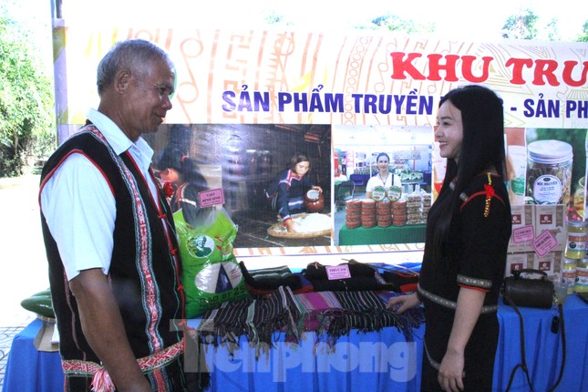 Người dẫn dắt nhiều bà con dân tộc thiểu số thoát nghèo ảnh 2