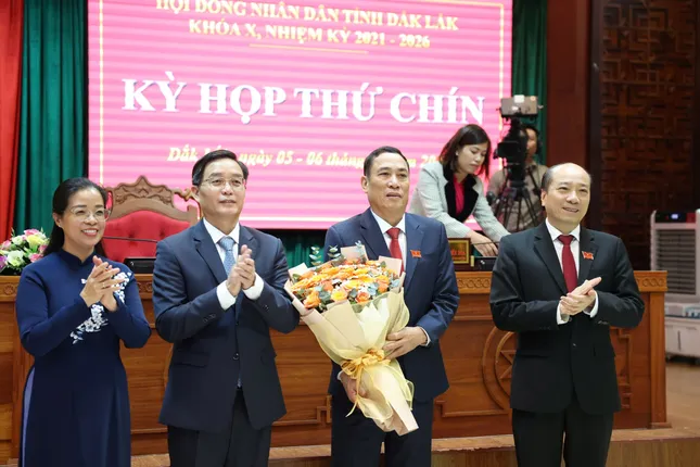 Phó Chủ tịch HĐND tỉnh Đắk Lắk xin nghỉ hưu trước tuổi ảnh 1