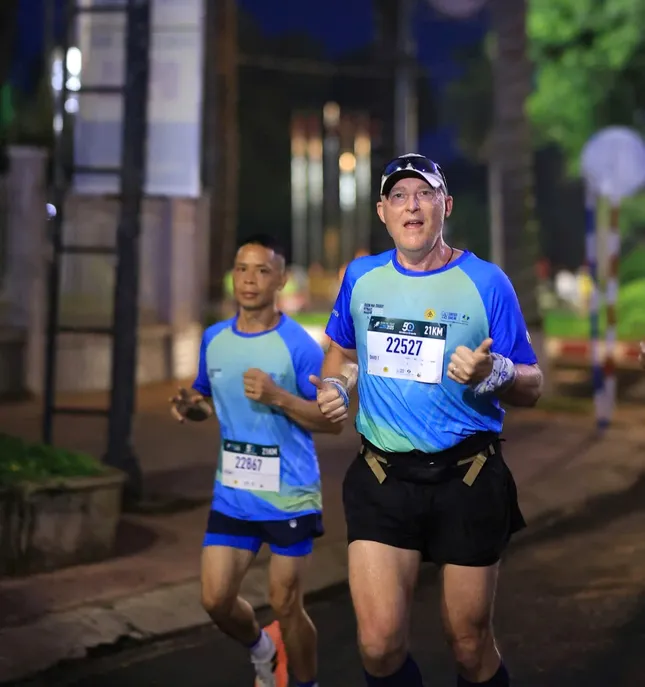 Trích 300 triệu đồng từ giải chạy bộ ủng hộ chương trình xóa nhà tạm, nhà dột nát ảnh 3