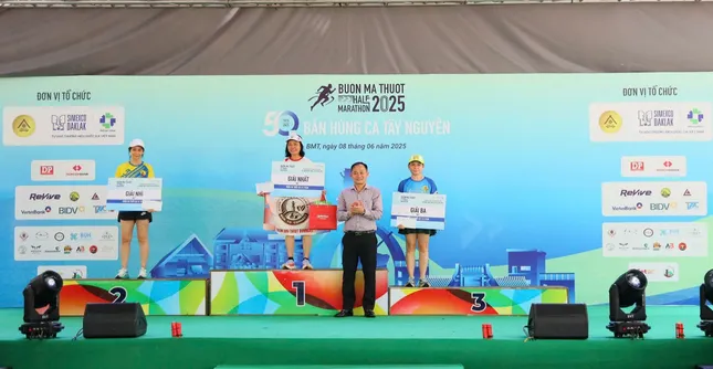 Trích 300 triệu đồng từ giải chạy bộ ủng hộ chương trình xóa nhà tạm, nhà dột nát ảnh 5