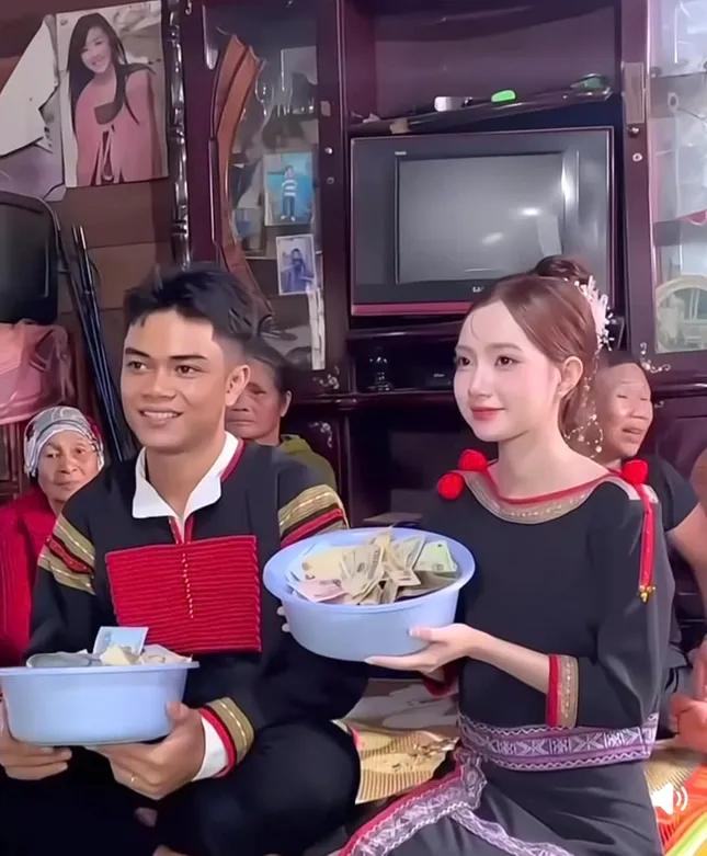 Nhan sắc cô gái Ê đê trong lễ ăn hỏi &apos;đốn tim&apos; cộng đồng mạng ảnh 4