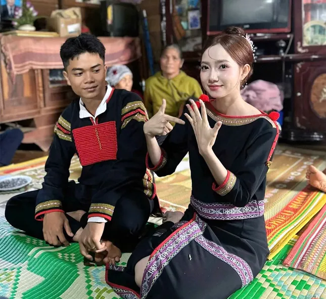 Nhan sắc cô gái Ê đê trong lễ ăn hỏi &apos;đốn tim&apos; cộng đồng mạng ảnh 1