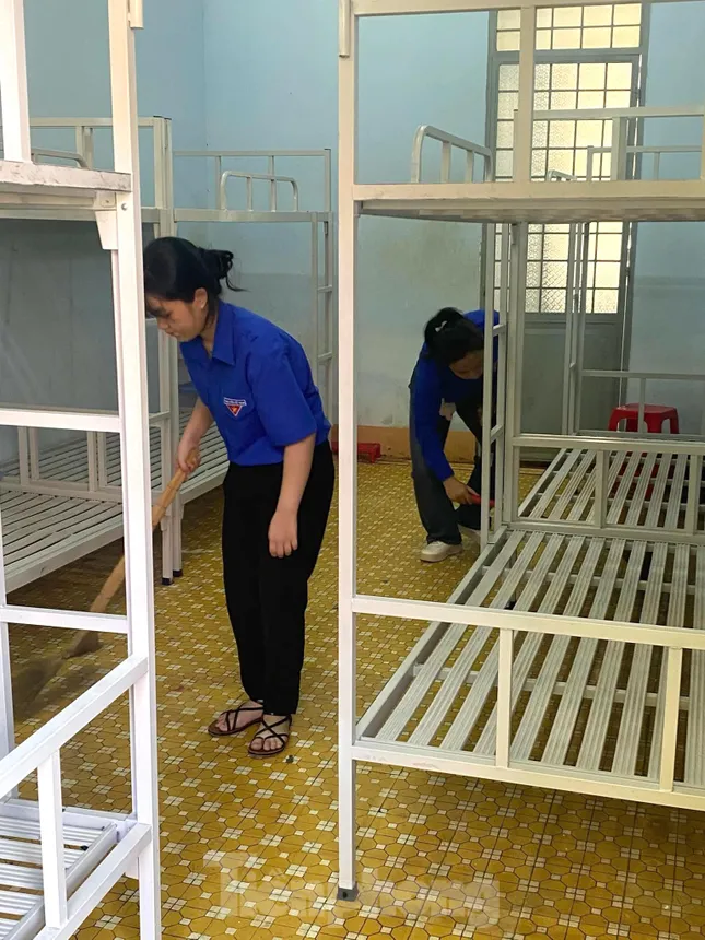 Biệt đội bút chì giúp sĩ tử Đắk Lắk vượt ngàn chông gai ảnh 3