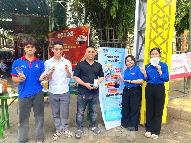 Biệt đội bút chì giúp sĩ tử Đắk Lắk vượt ngàn chông gai ảnh 1
