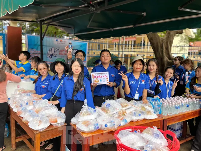 Ấm áp không khí tiếp sức mùa thi ở Đắk Lắk ảnh 9