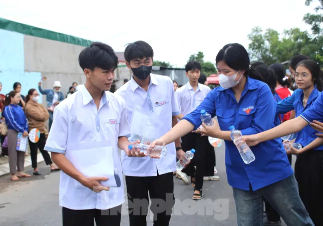 Ấm áp không khí tiếp sức mùa thi ở Đắk Lắk ảnh 5