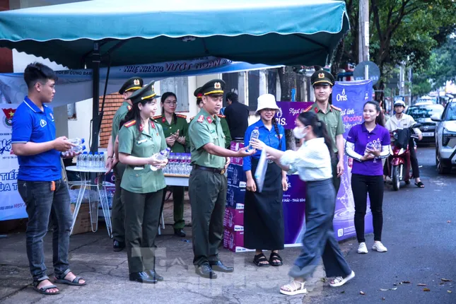 Ấm áp không khí tiếp sức mùa thi ở Đắk Lắk ảnh 6