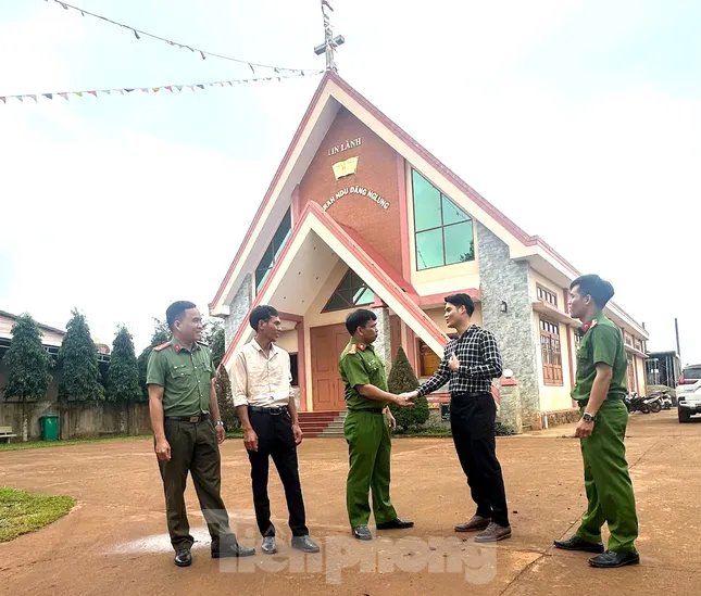 &apos;Đi từng ngõ&apos; tháo gỡ vướng mắc cho người dân ảnh 1