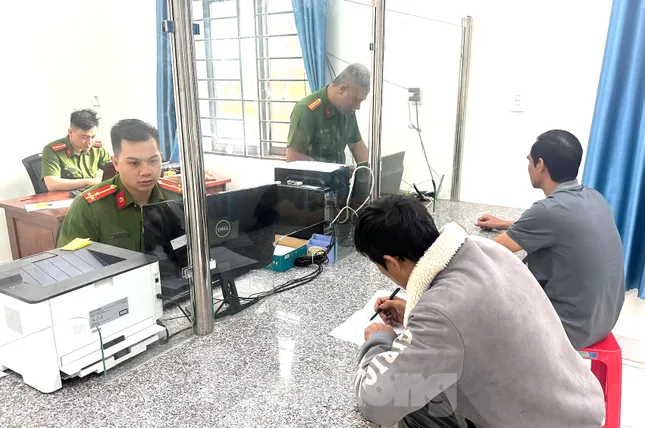 &apos;Đi từng ngõ&apos; tháo gỡ vướng mắc cho người dân ảnh 2