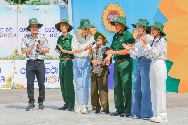 Cựu chiến binh thăm Dinh Độc Lập, Bảo tàng Chứng tích Chiến tranh dịp đại lễ 30/4 ảnh 4