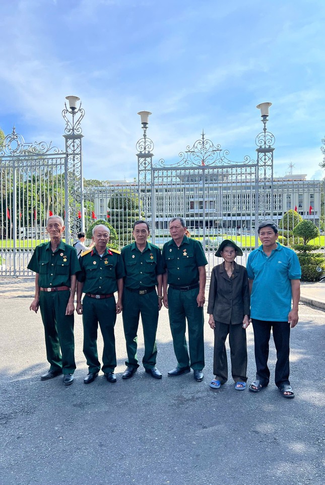 Cựu chiến binh thăm Dinh Độc Lập, Bảo tàng Chứng tích Chiến tranh dịp đại lễ 30/4 ảnh 2