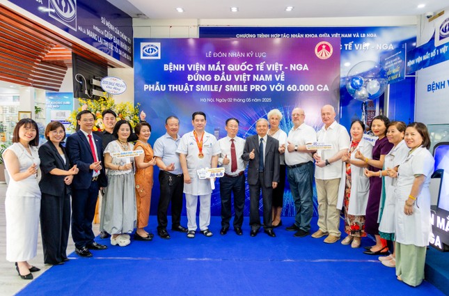 Hệ thống bệnh viện Mắt Quốc tế Việt - Nga tiên phong tiếp nhận chuyển giao công nghệ ZEISS SMILE PRO AI 4.0 ảnh 4