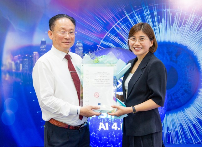 Hệ thống bệnh viện Mắt Quốc tế Việt - Nga tiên phong tiếp nhận chuyển giao công nghệ ZEISS SMILE PRO AI 4.0 ảnh 2