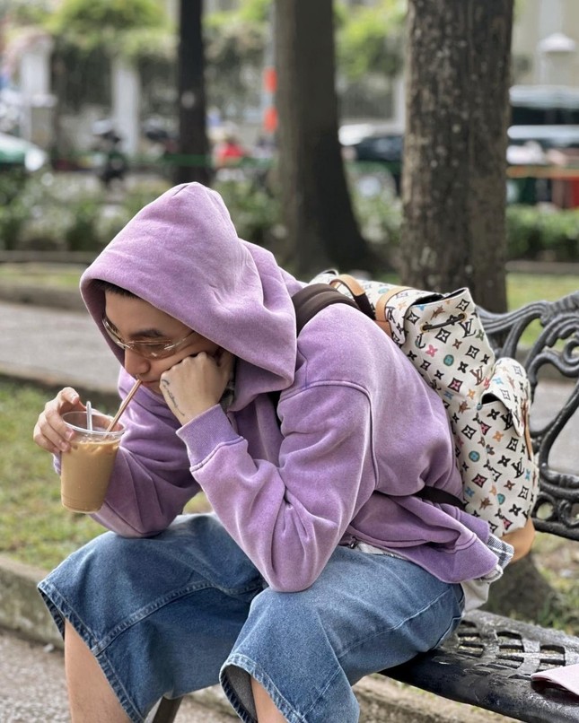 Sơn Tùng đi chợ Bến Thành, nhét xoài, măng cụt vào túi 300 triệu đồng ảnh 8