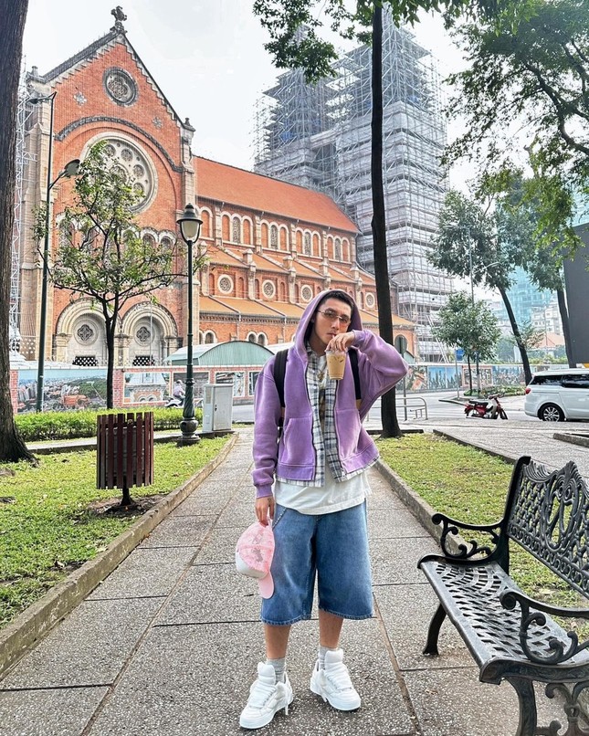 Sơn Tùng đi chợ Bến Thành, nhét xoài, măng cụt vào túi 300 triệu đồng ảnh 7