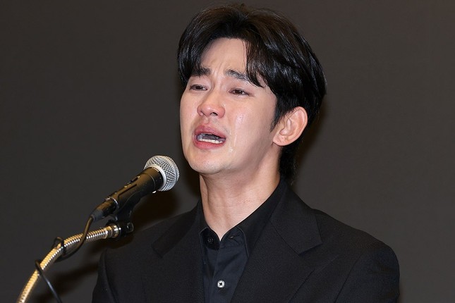 Kim Soo Hyun phản đòn ảnh 1