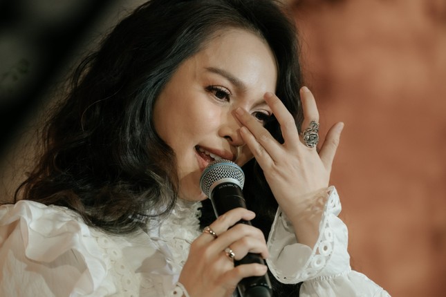 Hiền Thục khóc nấc khi nhắc tới anh trai qua đời vì tai nạn giao thông ảnh 3