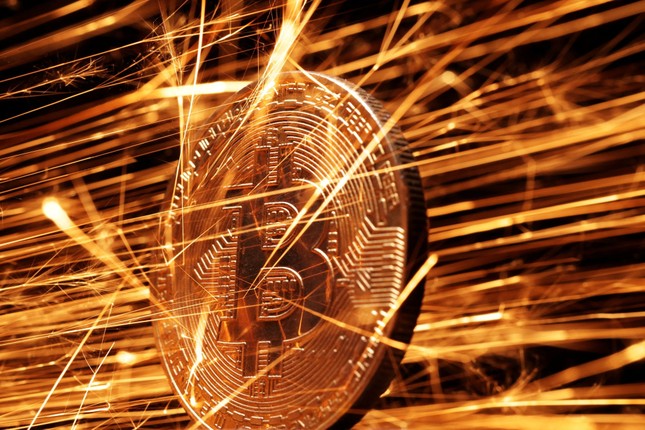 Giá vàng thế giới tăng vọt, bitcoin chạm mốc cao nhất mọi thời đại ảnh 2