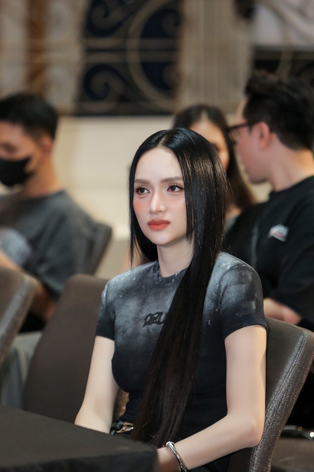 Hương Giang xuất hiện công khai cùng bạn trai mới ảnh 1